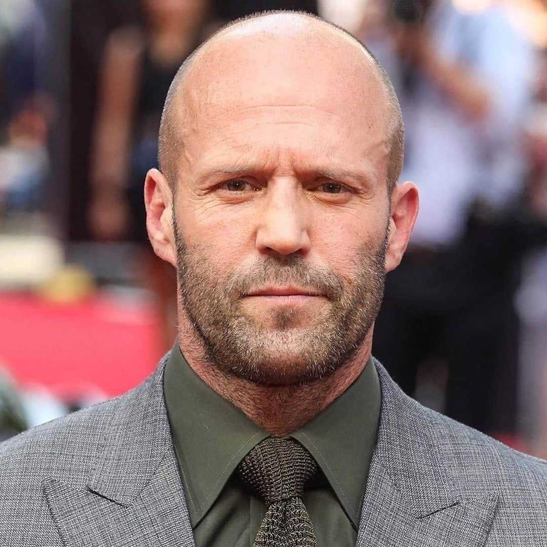 ホセ・レイエスのインスタグラム：「Triste noticia 😭 el mundo del cine está de duelo, El actor jason statham conocido por su papel como frank martin en “el transportador” fue asesinado en su domicilio en Nueva York. El quiso oponerse para proteger su familia, pero los antisociales se dieron cuenta de el con 4 balas en su cabeza. Esto sucedió alrededor de las 10 de la noche en una película de Netflix que yo estaba viendo, estaba buena la película.」