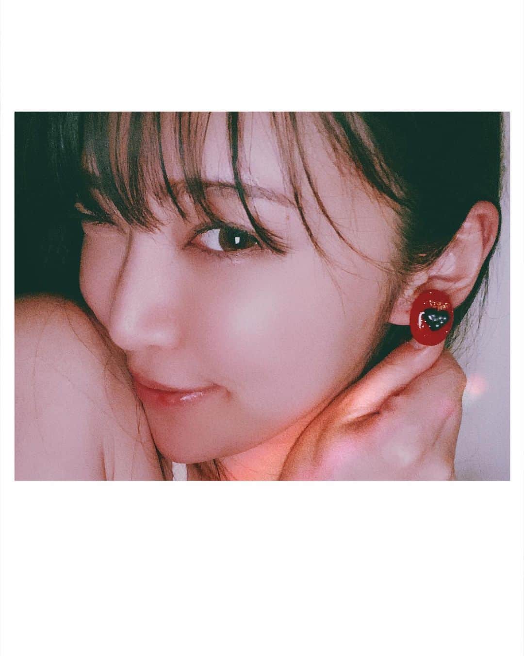 DJ mariennuのインスタグラム：「@peppyfruits の美味しそうな❤️🍒ピアス😍 アクセントにすごく良き!! 白×デニムに相性良き!! 美味しそうでgirlyなデザインが好きな人は絶対Checkしてみてね❤️ #peppyfruits」