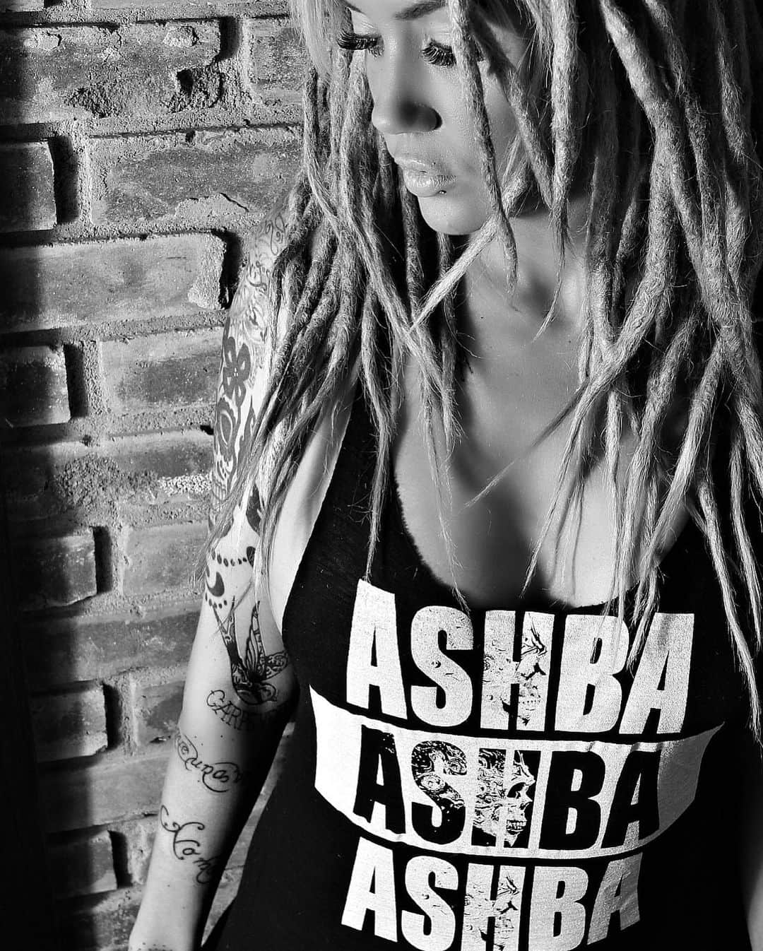 DJアシュバさんのインスタグラム写真 - (DJアシュバInstagram)「We will be re-opening  our @ashbaclothing retail store located @stratvegas next week!!! Till then, feel free to shop online!! www.ashbaclothing.com」6月18日 14時00分 - ashba
