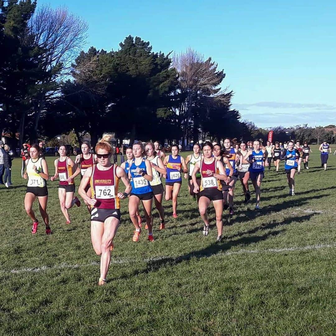 アンジェラ・ペティのインスタグラム：「Cross country.... Great endurance / strength work for the track! Really enjoyed the first race back on Saturday!  Let me know if I missed your tag 🏃‍♀️🏃‍♀️🏃‍♀️🏃‍♀️🏃‍♀️ #5km #crosscountry #newzealand」