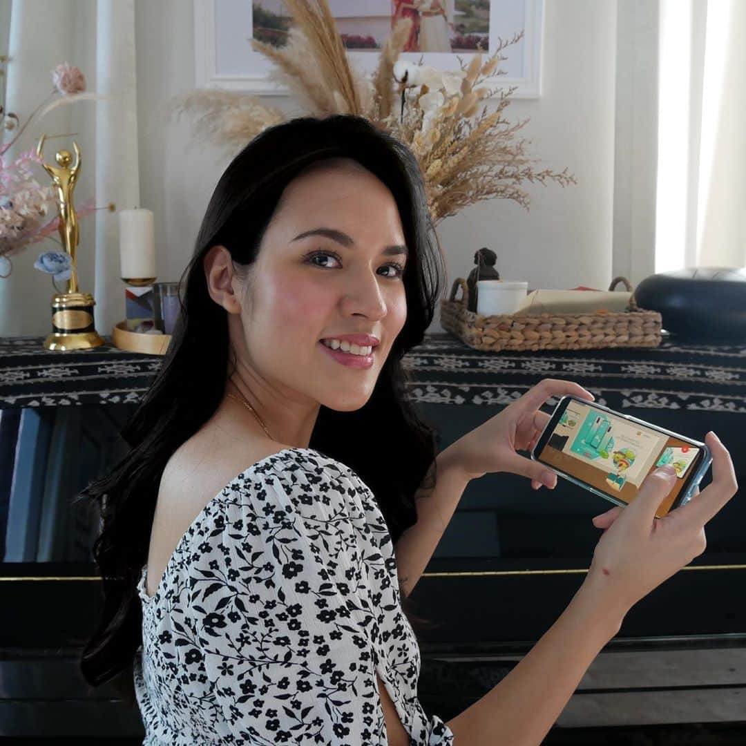 Raisa Andrianaさんのインスタグラム写真 - (Raisa AndrianaInstagram)「OPPO berkolaborasi dengan Disney & Pixar’s Toy Story untuk memadukan teknologi smartphone dalam eksplorasi VR Experience untuk #BeAGreaterYou.⁣ ⁣ Setelah bermain VR ini, aku dapat karakter Jessie, si pemberani. Jessie dan aku memiliki kemiripan karena sama2 berani menerima kekurangan dalam diri sendiri, dan berusaha untuk mengubah kekurangan tsb menjadi sesuatu yang lebih baik.⁣ ⁣ Apa nih karakter kalian di Toy Story?⁣ ⁣ #BeAGreaterYou dengan #OPPOA92, dan mainkan VR Experiencenya, cek langsung @OPPOIndonesia yaa.⁣」6月18日 14時11分 - raisa6690