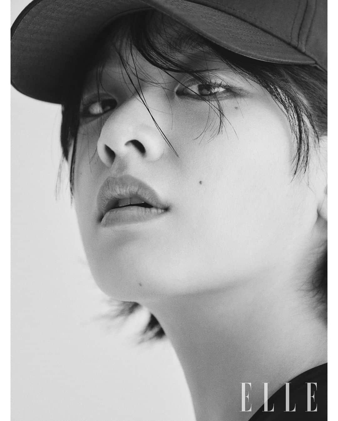 イ・ジュヨンさんのインスタグラム写真 - (イ・ジュヨンInstagram)「B컷🖤  @ellekorea」6月18日 14時21分 - i_icaruswalks