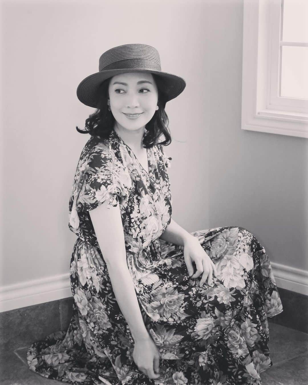 のインスタグラム：「モノクロver .  #jinnobeatshitecassie #ジンノビートシテカッシ #yaokichi  #帽子 #hat #カンカン帽 #モノクロ  photo by fujiko @fujiko121」