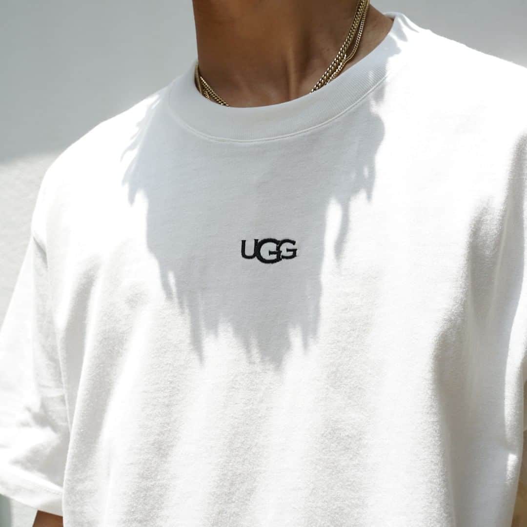 UGGさんのインスタグラム写真 - (UGGInstagram)「UGG@mos（アグアトモス）から、オリジナルアパレルコレクションがリリース！﻿ ﻿ サステイナブルマインドを踏襲したTシャツやショーツ、バンダナ柄のTシャツ、ミニスカート、CAPやバケットハットなど、多彩なアイテムがラインナップ。﻿ こちらの商品はUGG@mos、atmos各店限定販売。UGG@mos（アグアトモス）店舗、オフィシャルサイトともに先行予約中。﻿ ﻿ @ugg_atmos #uggatmos #アグアトモス #UGGJapan #atmos #スニーカーコーデ」6月18日 15時19分 - uggjapan