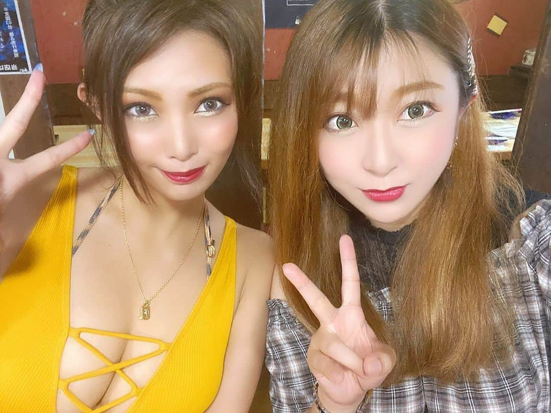 なぁのインスタグラム：「. . . この前飲みに行った時の✨ . 久しぶりに化粧した🤣 . すーぐ記憶なくなるんで 記憶なくならい方法 誰か教えてください…😂 . #お酒 #居酒屋 #友達 #friends #飲み会」