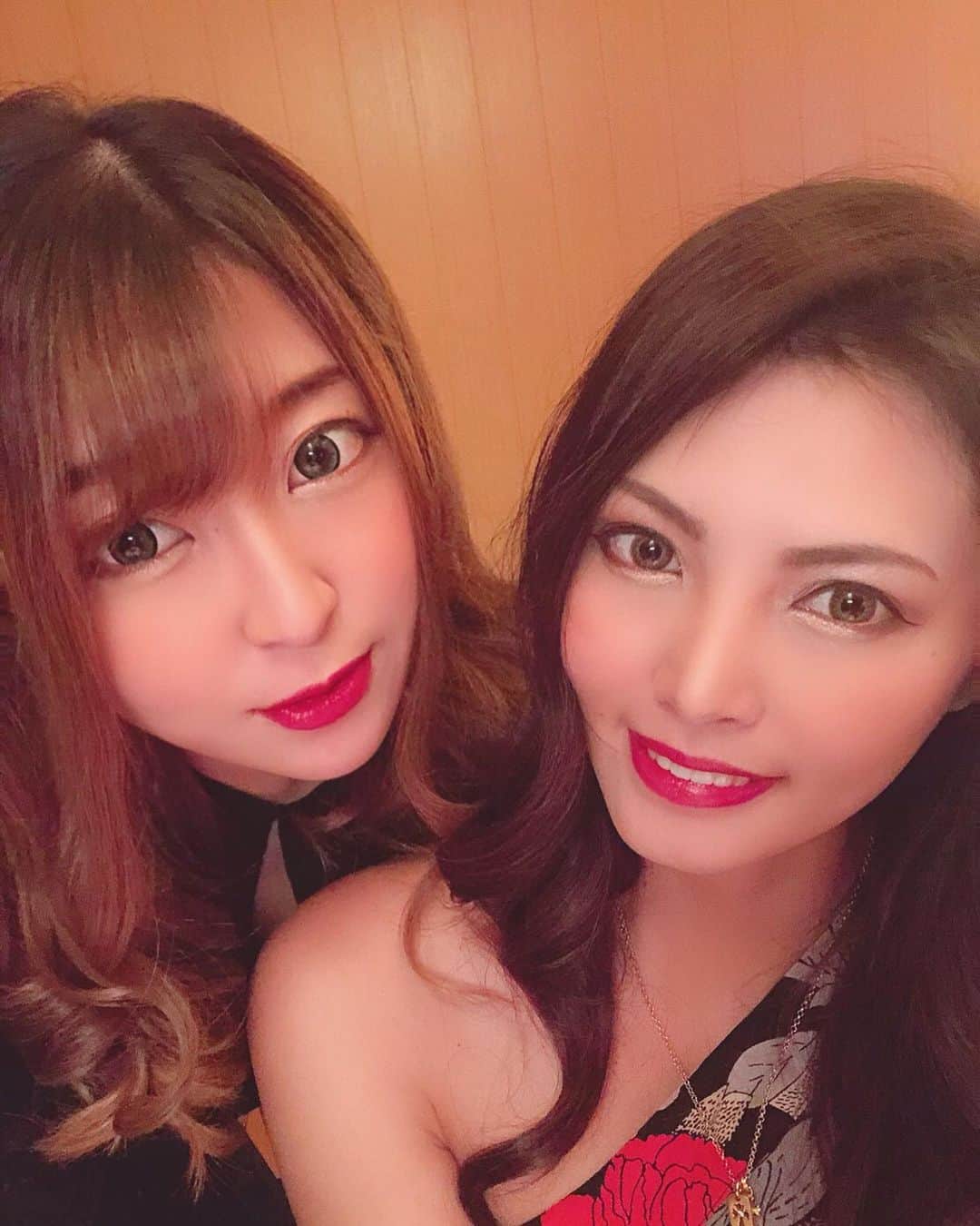 のインスタグラム：「. . 過去pic . この時マスカラなくて 最悪だった日😂 . なんだかんだ無くても行けたけど👍 . #過去pic #旅行 #友達 #マスカラ #化粧 #friend #make」