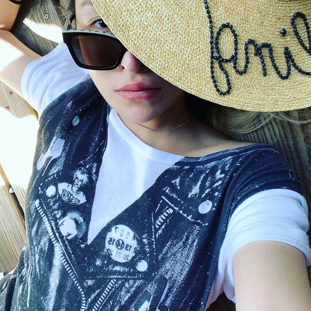 エルヴァ・シャオのインスタグラム：「為了D3 #身體第一  #蕭花園有點樣了 #大家一定要快樂 #不論」