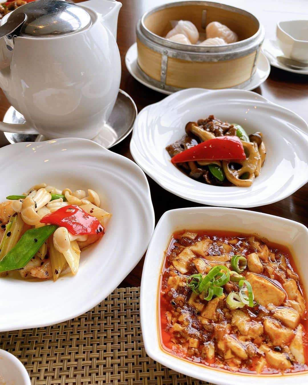 のインスタグラム：「前世は中国人だったんじゃないかと思うくらい中華料理好き💕  特に飲茶🍤海老蒸し餃子🙂  引き続きSTAY SAFE💕  #ストリングスホテル #中華」