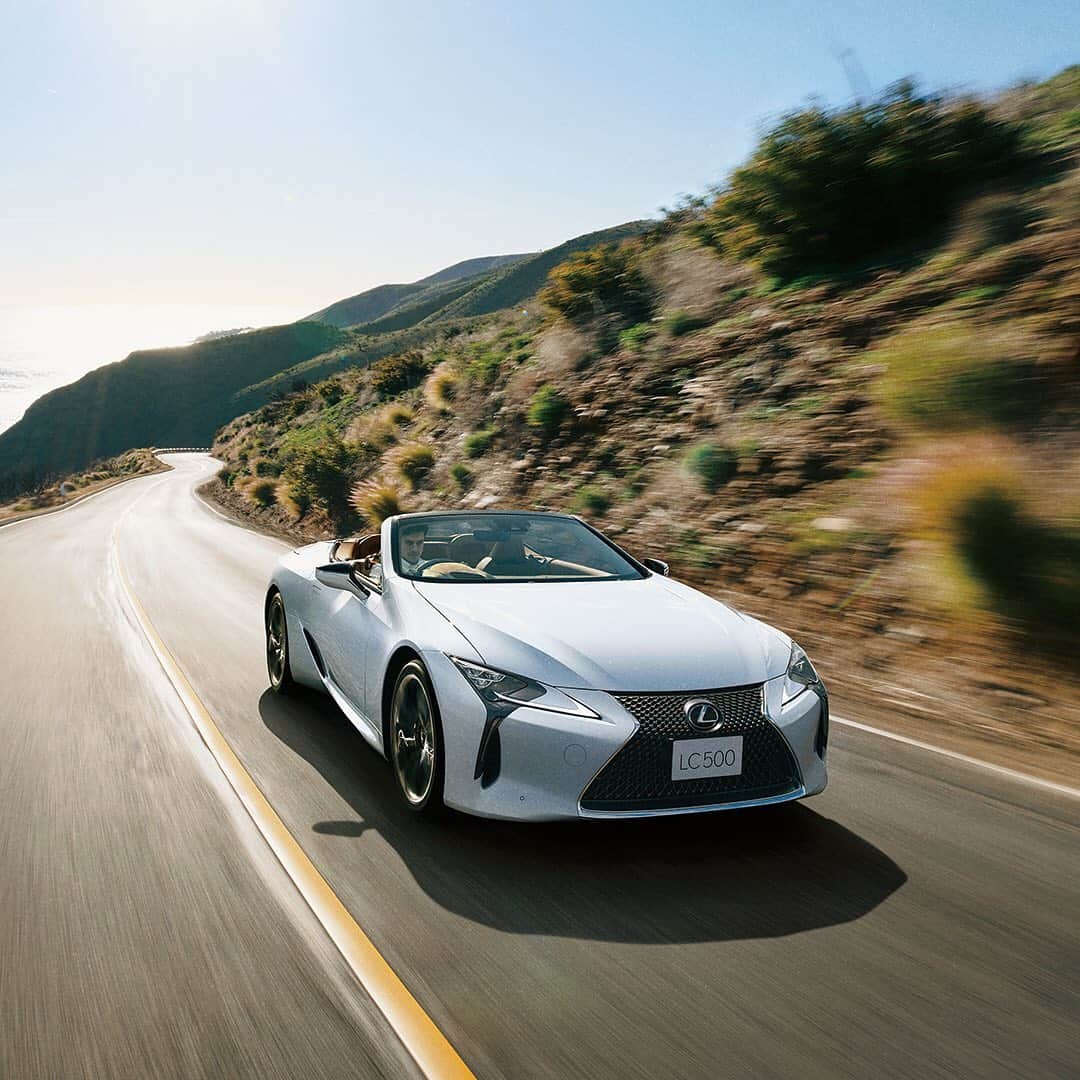 のインスタグラム：「【LC500 Convertible Debut】﻿ コンバーチブルモデルが登場し、走りの基本性能も向上するなど新たに進化を遂げたレクサスのフラッグシップ、LC。﻿ ﻿ プロドライバーの三浦健光氏と開発チーフエンジニアの武藤康史がLCに試乗しながらその魅力を語る動画を公開中。両氏が出演するトークセッションのライブ配信も予定しています。﻿ 詳しくはlexus.jpへ。﻿ ﻿ #LEXUS #LexusLC #LCConvertible」
