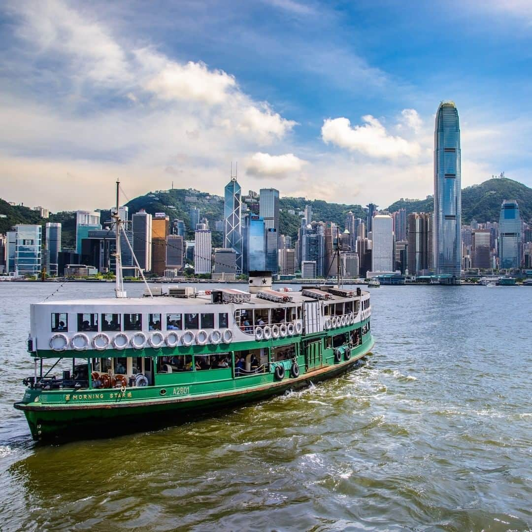 Discover Hong Kongさんのインスタグラム写真 - (Discover Hong KongInstagram)「A picturesque view of the Star Ferry sailing across Victoria Harbour, lined with gleaming skyscrapers ❤️ 登上經典天星小輪，欣賞美如畫的維港景色。❤️ #DiscoverHongKong」6月18日 16時00分 - discoverhongkong