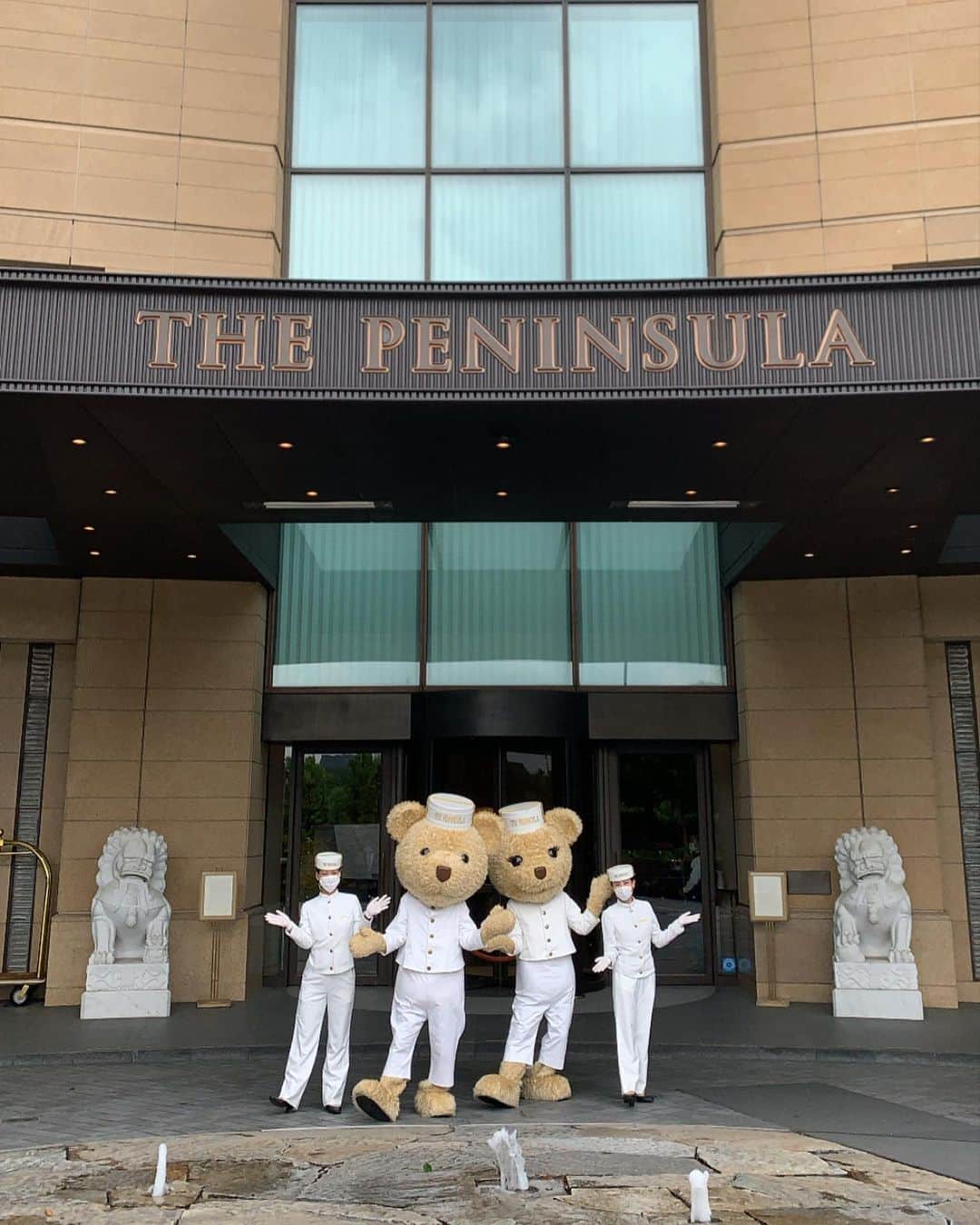 The Peninsula Tokyo/ザ・ペニンシュラ東京さんのインスタグラム写真 - (The Peninsula Tokyo/ザ・ペニンシュラ東京Instagram)「本日、ホテルの営業を再開いたしました！お客さまに安心してお過ごしいただけるよう、一部サービス内容を限っての営業とさせていただきますが、また多くのお客さまをお迎えできますことを、スタッフ一同、心よりお待ちしております！  Our doors are open again! While so much has changed, the warmth, care and dedication of our team has always remained. We look forward to welcoming each and every one of you back to experience The Peninsula's warm hospitality and make many more memories ahead.✨」6月18日 16時16分 - thepeninsulatokyo