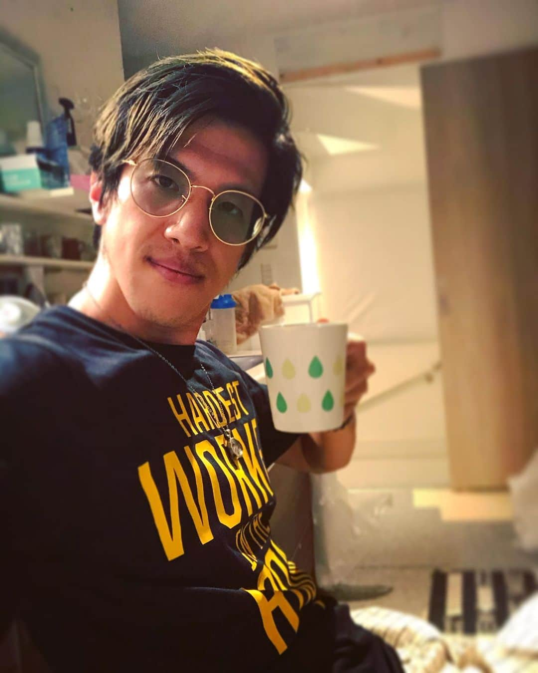 森田悠介さんのインスタグラム写真 - (森田悠介Instagram)「Have a break?  #Bassplayer #composer #musicianlife #breaktime #coffee #glasses #newglasses #rayban #ootd #underarmour #workout #fitness #protein #myprotein #hmb #bcaa #eaa #training」6月18日 16時17分 - yusukemorita_bass