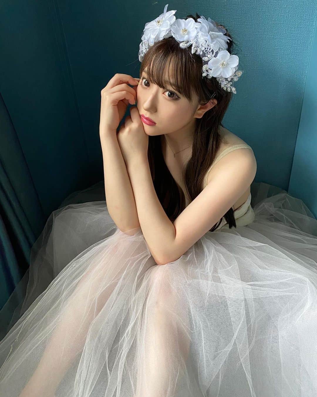 おもてちゃんのインスタグラム：「. 可愛い好き白が似合うお姫様みたい一生推す とコメントしてください」