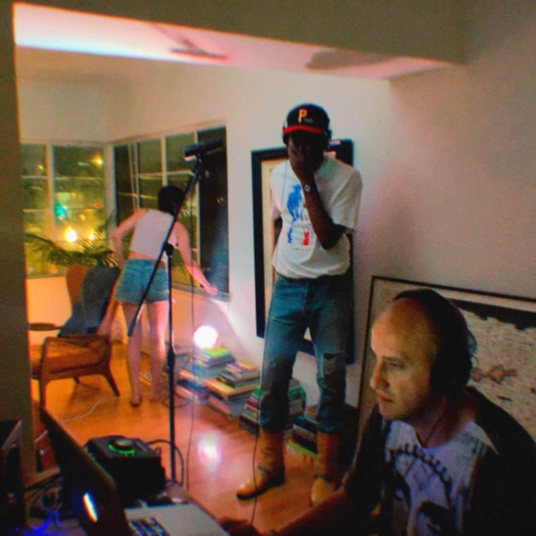 セオフィラス・ロンドンのインスタグラム：「Last slide is a rotten egg! Hah Mr Ree here.. I’m nocturnal. Today was special special news I can’t wait to share with u all! For now head to LAST SLIDE FOR A BUGS LIFE  DEBUT frm Mr Ree’s instrumental album that’s been in the vault for time. a treat ! ✨💨」