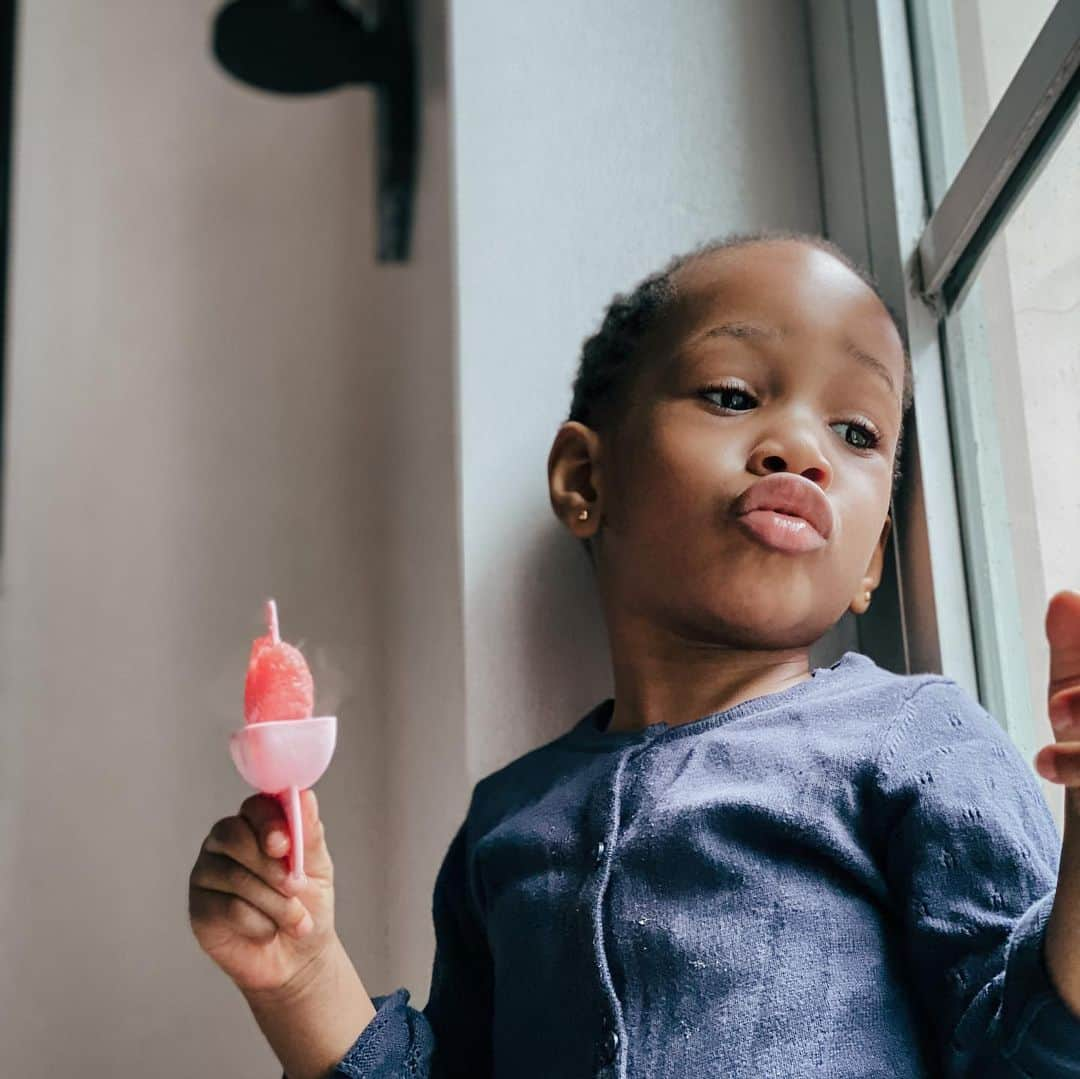 ノーブル・イグウェさんのインスタグラム写真 - (ノーブル・イグウェInstagram)「Rain & Popsicles  The joys of having smart kids is bigger than the disadvantages but smart kids come preprogrammed with asking too many questions and making demands regardless of where they live.  We have been asked to build or provide things they see on TV. I have been asked to build a kite, build a beach castle and to set up a camping tent. I’m presently looking for where to buy a camping tent. Feel free to hit me up if you have an idea. Jax and Lia asked Chioma for popsicles but she kept posting them. Jax chose to remind us every morning.  We wake up and Jax goes like  Jax : Good Morning,Mummy  Chioma : How are you ? Jax : I’m fine thank you  Chioma : Good girl  Jax : When are we going to do popsicles  Chioma ; Tomorrow  Jax: No mummy, today, no tomorrow  Chioma : Tomorrow, I mean it. Jax : No mummy  Chioma : I promise  Jax : No Mummy  Chioma : I promise,baby  It took a couple of days but Chioma finally bought the mould. The mould didn’t stop her from asking but what followed was Jax bringing it to the room every morning. I saw the mould at least four different days until last night when the kids wouldn’t just let her rest. Jax : Mummy, Jaxmine and Eliana wants popsicles  Chioma : Mummy is busy  Jax : No, Mummy is not busy. Mummy is doing email. Chioma : You know what? Let’s do it . Jax : Yes Daddy. Let’s go  Nobs : Daddy is busy. Jax : Okay Daddy  They girls moved to the kitchen and ended up making one. I like it when they all move to the kitchen and allow me to catch up on my shows.  Today : It’s a rainy day but the girls woke up and immediately asked for their popsicles. The fear is, they have gotten their popsicles, when will they start asking for the camping tent ?」6月18日 22時20分 - noble_igwe