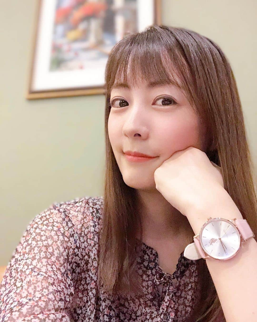 うえむらちかのインスタグラム：「明日から開幕ということで﻿ 止まっていた時間がようやく動き出しますね🕓﻿ ﻿ 私も気持ちを新たに﻿ 久しぶりに腕時計を新調しました✨﻿ ﻿ @the_platinum_select の﻿ #USポロ の腕時計⌚️﻿ ﻿ 新作のペールトーンカラーシリーズから﻿ 私にしては珍しくピンクをチョイス🎀﻿ ﻿ ピンクはピンクでも #ペールトーン らしく﻿ 優しい色合いなので﻿ 桜色に近いかな🌸﻿ ﻿ これからは試合の開始前に時計を見て そわそわする毎日が始まるんだろうなっ☺️﻿ ﻿ ﻿ #腕時計 #時計 #theplatinumselect #USポロwatch #USポロ時計 #USPOLO時計 #watch  #腕時計好きな人と繋がりたい」