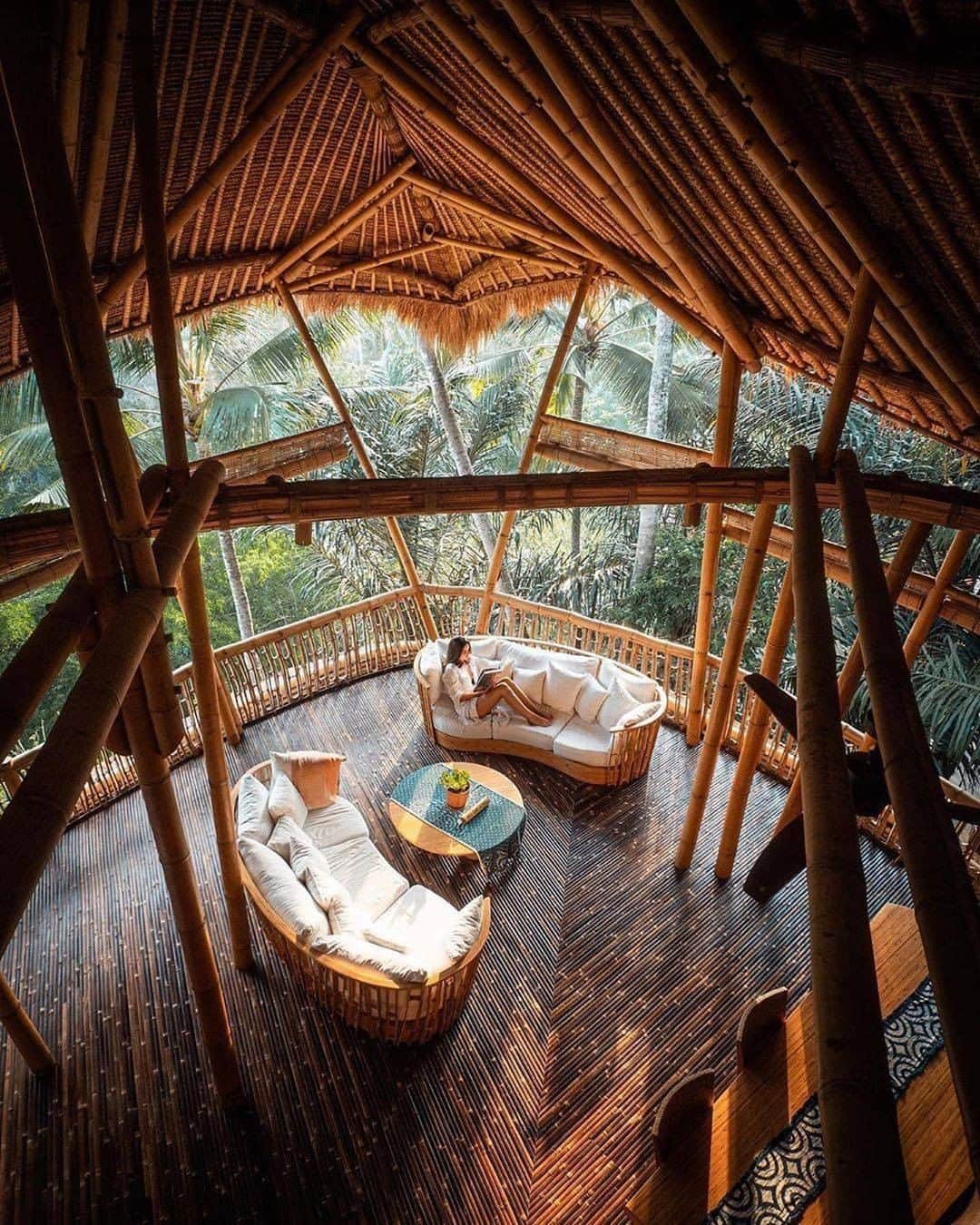 Discover Earthさんのインスタグラム写真 - (Discover EarthInstagram)「🇮🇩 #discoverbali  with @thefreedomcomplex : "🏠 Who else loves waking up in their perfect bamboo home, in the middle of the Indonesian jungle? 🌳"」6月18日 17時00分 - discoverearth
