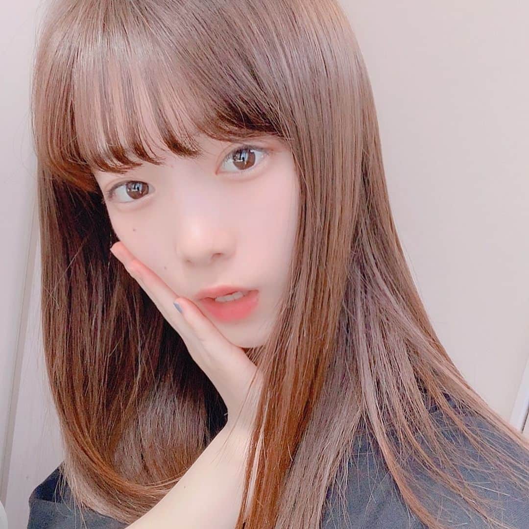 永瀬かこのインスタグラム：「✐☡お勉強✐☡ ・ ・  テキスト開くまでにすっごい時間かかるんだけど笑 ・ カタカナ系の言葉苦手すぎて 全然頭に入らない😢 たいへんたいへん。」