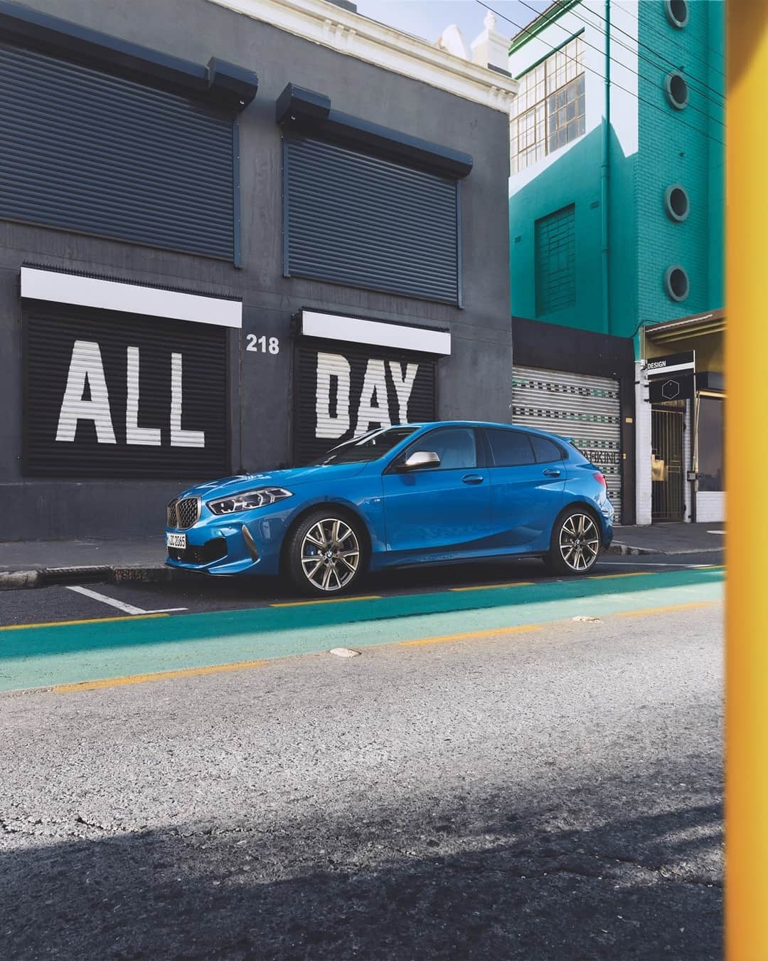 BMWのインスタグラム：「All day long. #THE1 #BMW #1Series __ BMW M135i xDrive 5-door: Fuel consumption in l/100 km (combined): 7.1–6.8. CO2 emissions in g/km (combined): 162–155.  Further information: www.bmw.com/disclaimer. Acceleration (0-100 km/h): 4.8 s. Power: 225 kW, 306 hp, 450 Nm. Top speed (limited): 250 km/h.」