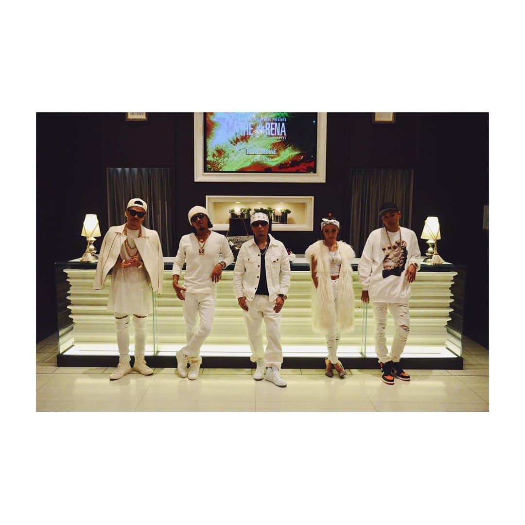 のインスタグラム：「#Throwback 2014年  THE ORIGINAL3(2017)に収録の “It’s Alright” Music Video Shooting 以前住んでた自宅前の結婚式場で撮影  THE ORIGINAL4も製作進行中  #theoriginal3 #tbt #locohama」