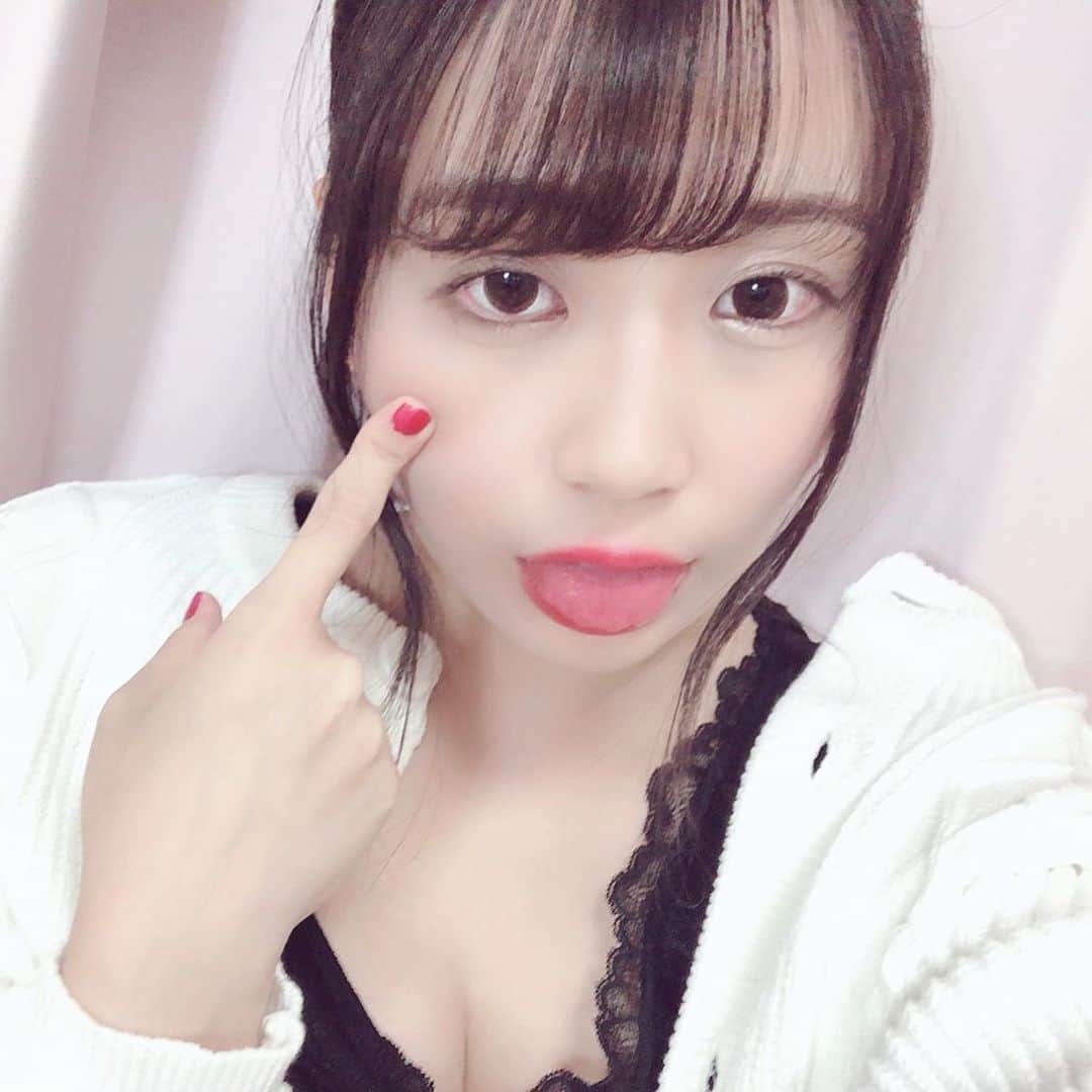 楠木まゆのインスタグラム：「#コメント返し #ランダムでします #質問は絶対返します　#😛 #💗」