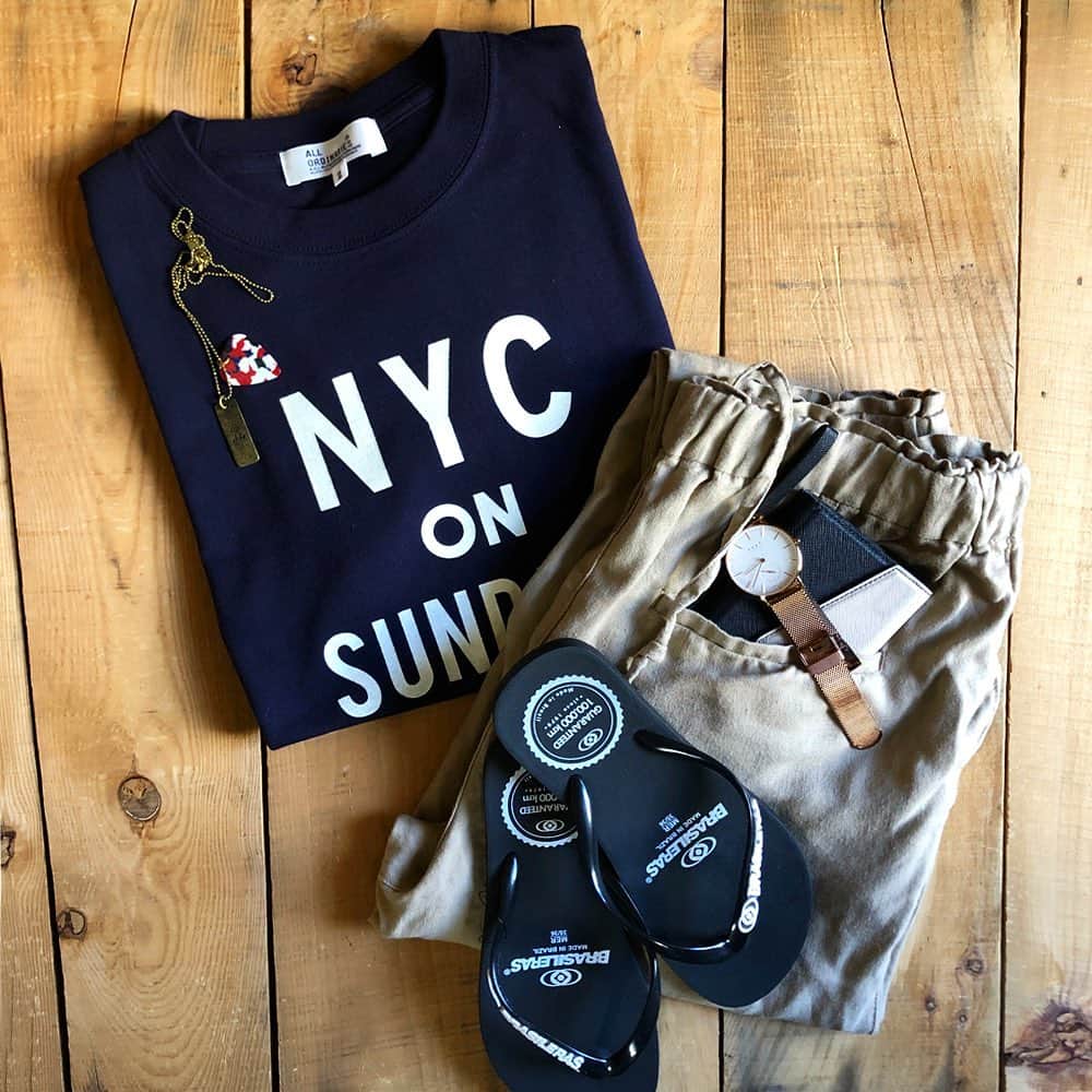 のインスタグラム：「【本日スタート】﻿ 全店でSUMMER🏝SALEが始まりました👏✨﻿ 第一弾は人気のロゴTシャツetc...がお求めやすくなりましたよ🤗﻿ ぜひお得な機会にご利用ください〜🙌﻿ 公式オンラインショップでは6/19日(金)SALEスタートです👍﻿ ﻿ NYC ON SUNDAYSロゴTシャツ﻿ ¥3,800+tax→¥3,040+tax(20%OFF❗️)﻿ ﻿ 取扱店舗/池袋店、柏店、札幌店﻿ 6月18日(木)発売予定﻿ ※公式オンラインショップ→6/19(金)発売﻿ ※ZOZOTOWN→6月19日頃発売予定﻿ ﻿ #allordinaries #オールオーディナリーズ #池袋パルコ #札幌ステラプレイス #柏高島屋ステーションモール #zozotown  #ロゴt #tシャツ #置き画くら部 #置き画 #ロゴt #tシャツ #nyc #newyork #tシャツコーデ #カジュアル #大人カジュアル #ボーイッシュ #サンダルコーデ #brasileras #ブラジレラス #ビーチサンダル」
