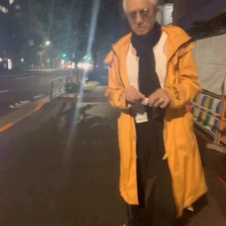 イマイアキノブのインスタグラム：「𖡈雨に濡れたラジカセやパソコンに出遭うと なんとも言えない気持ちになる  #imaiakinobu #イマイアキノブ  #hangingsong  #fairportconvention」