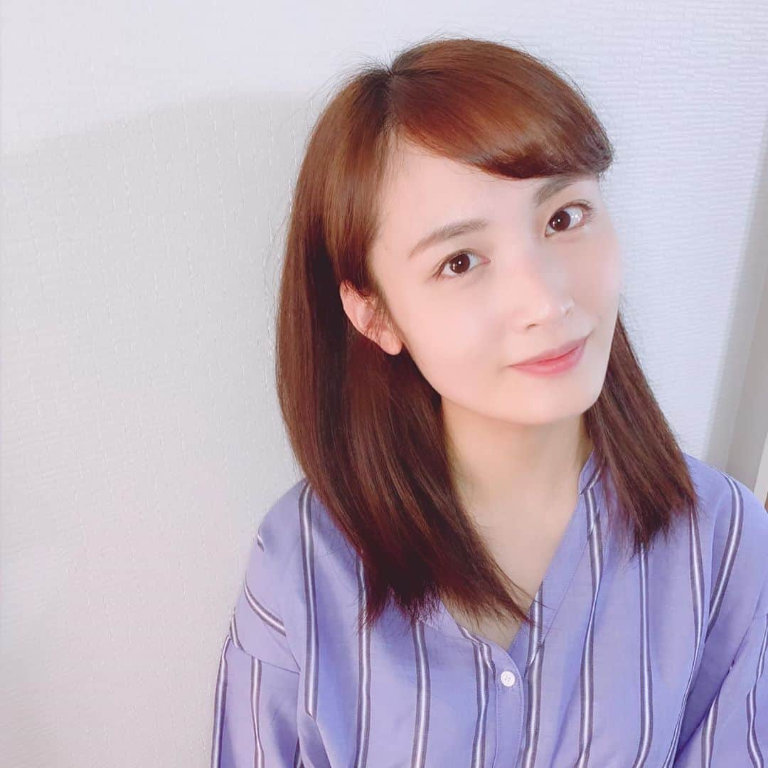 下垣真香さんのインスタグラム写真 - (下垣真香Instagram)「𓂃﻿ New hair ✂︎﻿ ﻿ 自粛中なかなか美容院に行けず伸びっぱなしだったので、﻿やっと美容院へ…！﻿ 思い切ってバッサリいってみました🤟🏼﻿ ここまで短くしたのは初めてかもしれません🤫﻿ ﻿ とっても軽くなってスッキリ！ 今回も素敵に切ってくれてありがとうございました🙇🏻‍♀️﻿ ﻿ ﻿ #美容院 #ヘアカット #ヘアスタイル #ボブ ﻿ #newhair #haircut #hairstyle #bob」6月18日 17時59分 - madoka_shimogaki