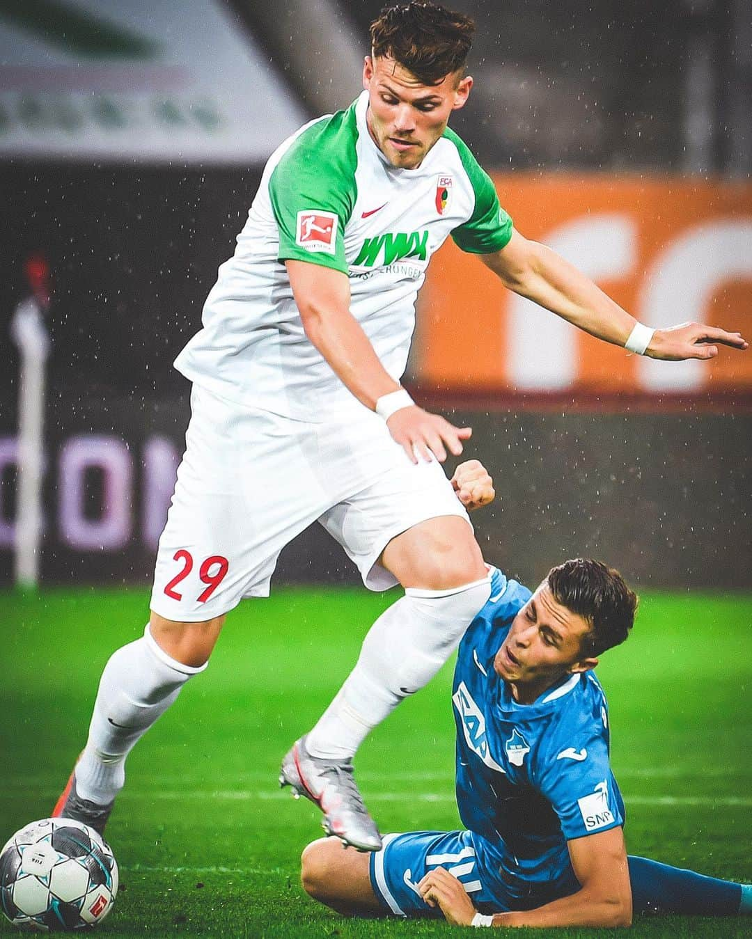 FCアウクスブルクさんのインスタグラム写真 - (FCアウクスブルクInstagram)「Matchball verpasst! 👉 Dann eben in Düsseldorf alles fix machen! 😤💪 #ImmerWeiter #FCA #FCATSG #FCA1907 #fcaugsburg」6月18日 18時00分 - fcaugsburg1907