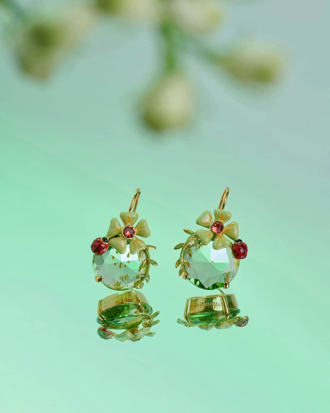 レネレイドさんのインスタグラム写真 - (レネレイドInstagram)「To celebrate its 40th anniversary, La Maison Les Néréides would like to invite you to its extraordinary garden: Discover the reissue of the Extraordinary Garden collection and follow the adventures of a pretty ladybird amongst an imaginary flora and fauna .. - La Maison Les Néréides vous invite dans un jardin inoubliable : Réédition de la collection Jardin Extraordinaire à l'occasion du 40ème anniversaire de la Maison, suivez les aventures d'une jolie coccinelle au sein d'une faune et flore imaginaire ... - Collection 40 Ans / 40 years Collection - #Lesnereides #Lesnereidesparis #Costumejewellery #Frenchjewellery #Creativejewellery #Delicatelyjewels #Handenamelling」6月18日 18時00分 - lesnereidesparis