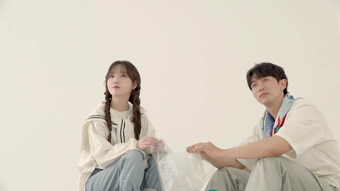 Jellyfish Entertainmentさんのインスタグラム写真 - (Jellyfish EntertainmentInstagram)「[임슬옹 _ VIDEO]  임슬옹(LIM SEUL ONG) x Kei(김지연) [ 여자사람 친구 ]  Jacket & M/V Making Film  https://youtu.be/F7QTZ7NDb4o https://tv.naver.com/v/14356952  #LIM_SEUL_ONG #케이 #Kei #김지연 #여자사람친구 #FemaleFriend」6月18日 18時03分 - jellyfish_stagram