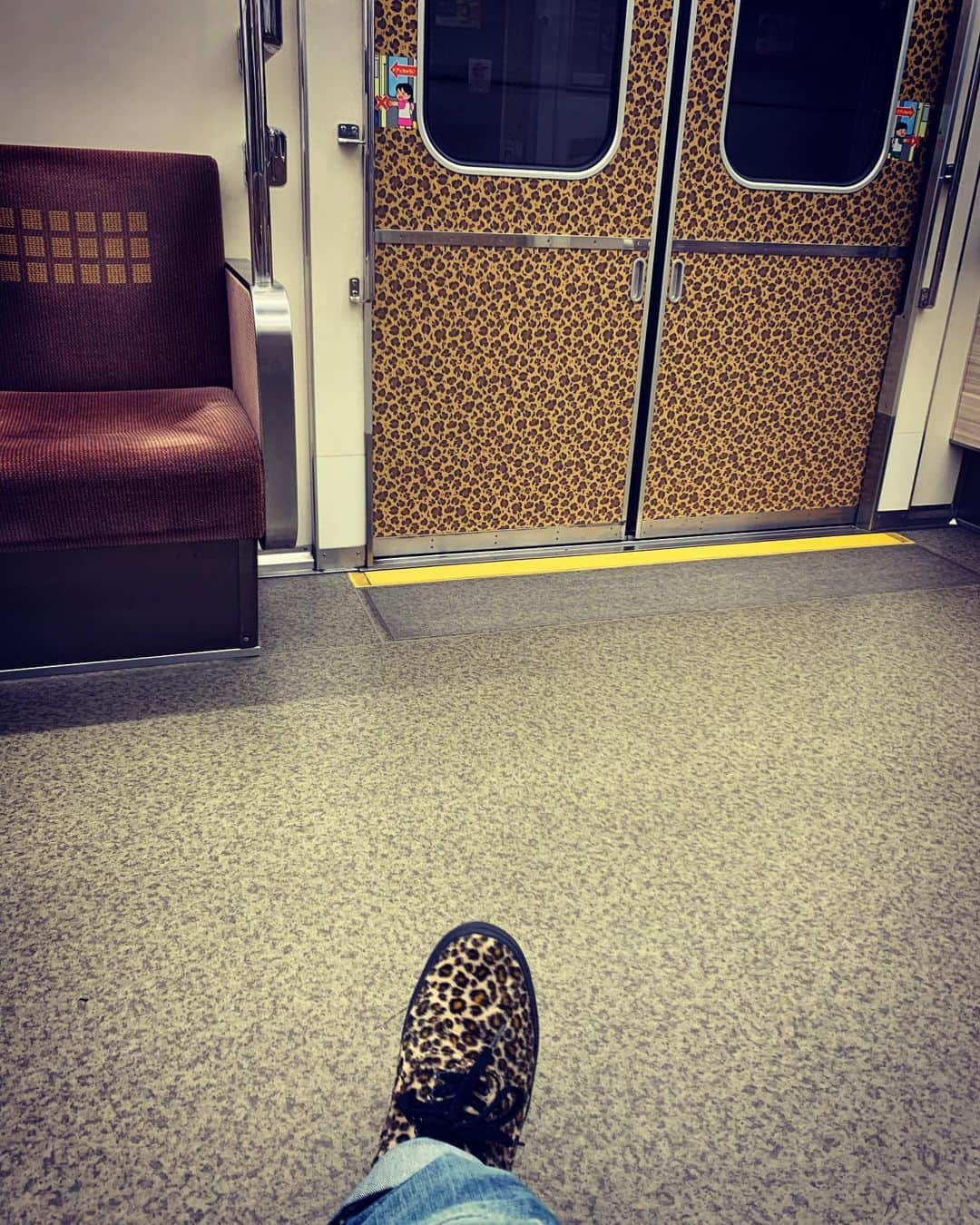 BUCCIさんのインスタグラム写真 - (BUCCIInstagram)「お揃いコーデ🚃  ちょっと恥ずかしいな🐆  #etking #bucci #電車 #豹柄 #まさに大阪 #ザ大阪」6月18日 18時03分 - bucci04et