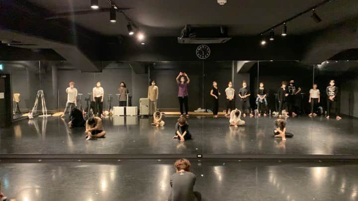 黒須洋壬のインスタグラム：「黒須洋嗣 JAZZ CLASS 2020.June.18th @danceworks_jpn  @xross  #iftheworldwasending  #jpsaxeftjuliamichaels  #jazzdance #dance #mask #tokyo #japan」