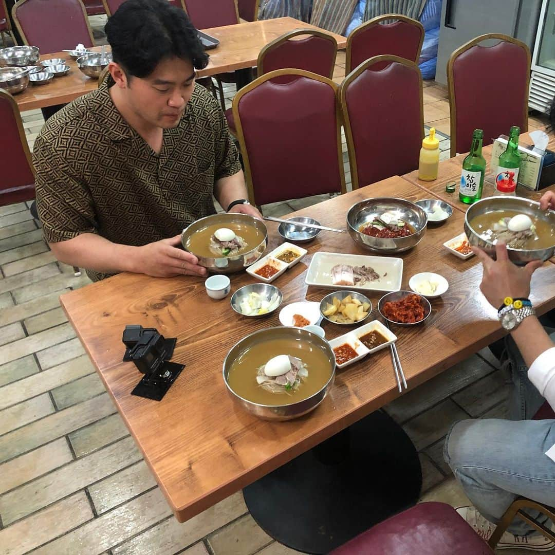 チェジャさんのインスタグラム写真 - (チェジャInstagram)「날도 푹푹 찌는데 오늘은 시원한 냉면 한사리 말아봅시다!  Link in bio👆  #최자로드 #냉면 #홍대입구」6月18日 18時30分 - choiza11