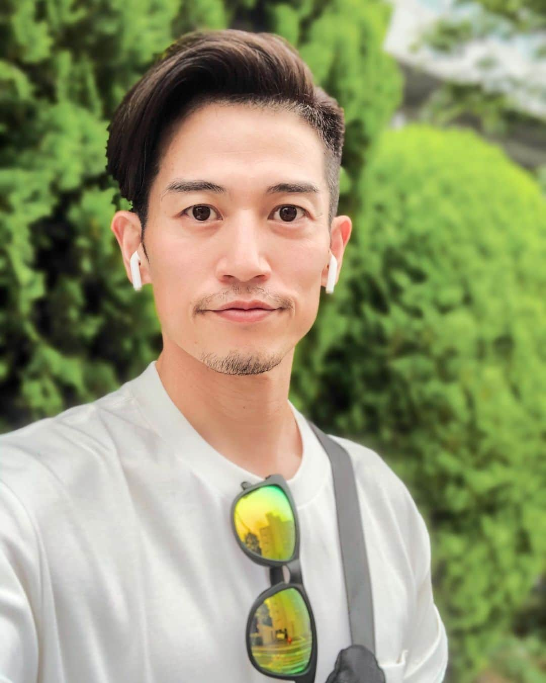 野久保直樹さんのインスタグラム写真 - (野久保直樹Instagram)「☆ 梅雨に入り髪の毛もウネウネ…😂 長さもあると少しウザめ…😅 ということで、今日は髪のメンテナンス行ってきやした‼️ 毎回、素敵な髪型とカラーとトリートメントありがとうございます🙇‍♂️ ウイルス対策も万全で安心出来ました❣️ ☆ @hiro_fons @fons_hair  #美容院 #表参道 #cut #coloringbook」6月18日 18時31分 - naoki_nokubo