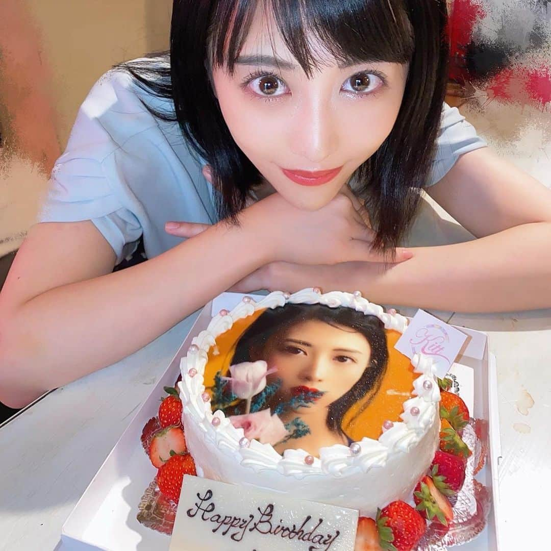 宮瀬彩加さんのインスタグラム写真 - (宮瀬彩加Instagram)「ゆみちぃがお祝いしてくれました😭🎂🎉💓💓. コロナでずっと会えてなかったから久しぶりに会えて嬉しかったし 久しぶりの焼肉も最高に美味しかったな〜。外食てやっぱり格別。 . . もう出会って10年。 親友というかもはや家族？ 姉妹のような居心地の良さ。 ずっと変わらず隣に居てくれてありがとう。 これからも宜しくね。大好きまる。❤︎❤︎❤︎ . . #mybirthday  #ちょんちぃ」6月18日 18時57分 - ayaka_miyase