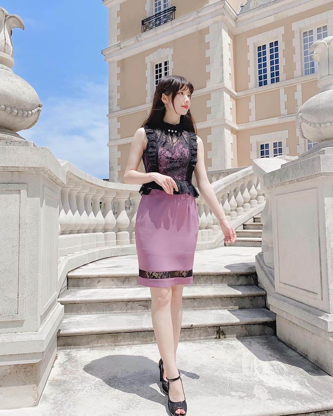 のインスタグラム：「. . めちゃくちゃ可愛いドレス👗💞 @sobre_dress のフリルレースワンピース🥰 . 可愛くて着心地がいいからピタッとしたシルエットでも全然疲れない✨ 黒のサッシュベルトをつけても可愛い꒰⑅ ⑅꒱ . ノースリーブなんだけどレースが付いてるから、上品だしスタイルアップ🙆🏻👌 スカートのレースもめちゃくちゃ可愛い☺️💖 . どタイプすぎるドレスでした🥺❣️❣️ . . . #ドレス #ソブレ #sobre #salonmodel #model #ヘアアレンジ #makeup #コーディネート #メイクアップ #ヘアカラー  #サロンモデル #サロモ #フリーモデル #フリーランスモデル  #ロングヘア #モデル #撮影 #作品撮り #ファッション #メイク #コスメ　#make #今日のコーデ #お洒落さんと繋がりたい  #キレイめコーデ #キレイめカジュアル #アクセサリー」