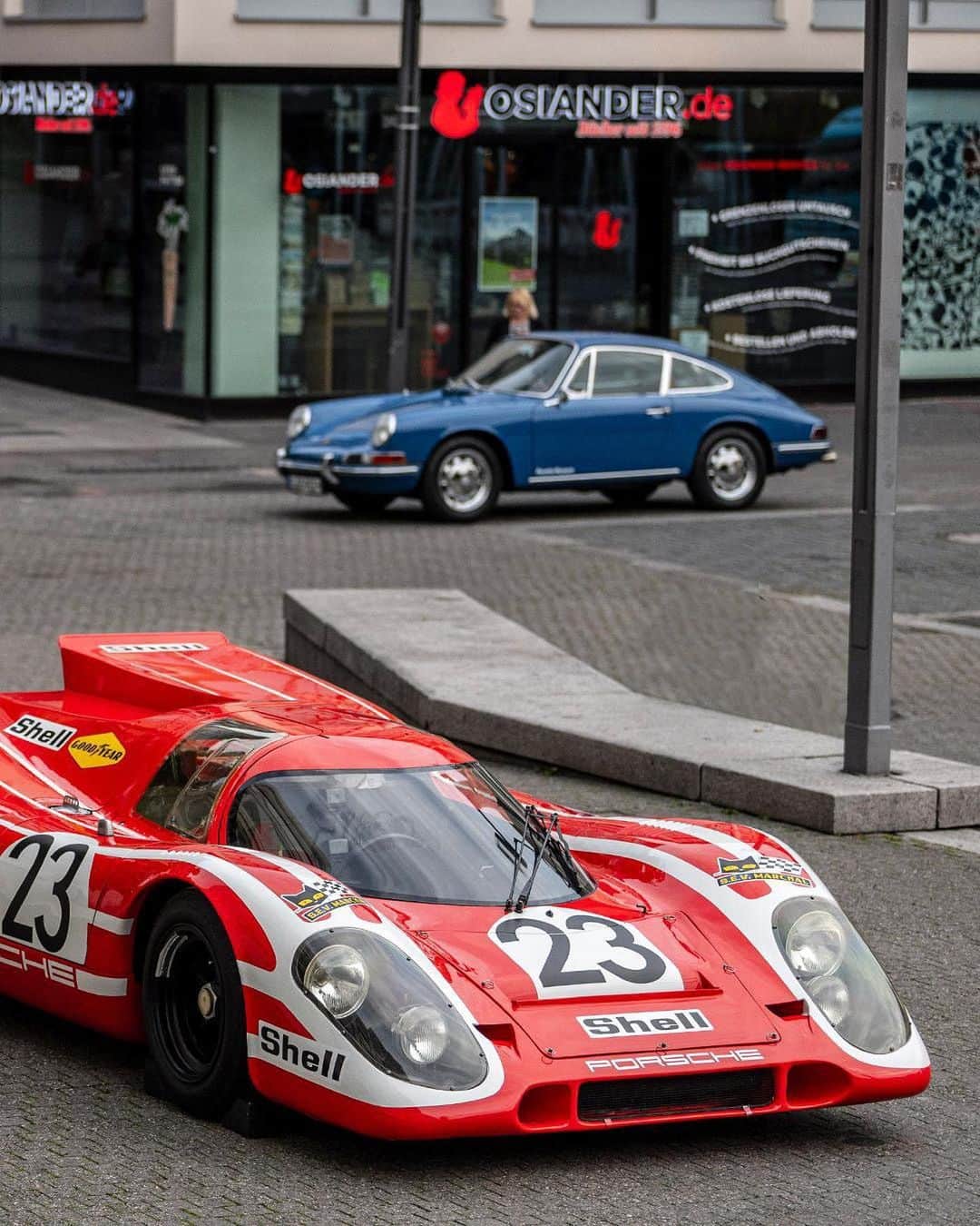 Porscheさんのインスタグラム写真 - (PorscheInstagram)「Then: a victory drive through Stuttgart 50 years ago as the 917 KH celebrated its first overall @24HeuresduMans win.  Now: @Porsche.Museum recaptures the historic moment by bringing the original car to the exact same spot in celebration of the 50th anniversary.」6月18日 19時01分 - porsche