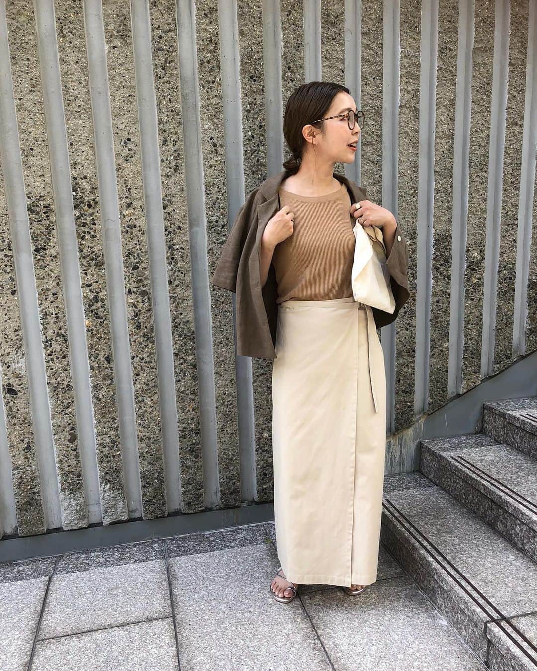 北岡りえのインスタグラム：「new item 𓂃 .6/19(Fri) 21:00から @seah_maisonatelier  の オンラインストアに新商品が入荷します👡  伊達メガネやジャケットetc,,も pop upで限定販売予定です。 わくわくわく👓🌴」