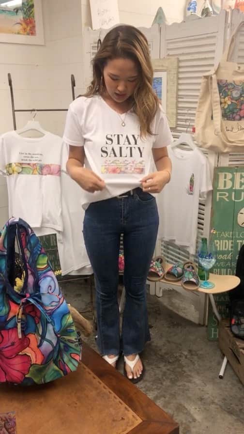 ラレイアのインスタグラム：「6.18(THU) 新作商品と再入荷商品をご紹介します😍 ・STAY SALTY Tシャツ ¥3,500+tax https://item.rakuten.co.jp/laleia-p-life/1120s27096-002/ ・ユニセックスSTAY SALTY Tシャツ ¥3,900+tax https://item.rakuten.co.jp/laleia-p-life/1120s27096-008/ ・メッシュボトルホルダー ¥2,500+tax https://item.rakuten.co.jp/laleia-p-life/1120s31096-002/ ・ネオプレーン×キャンバスコンビリュック ¥6,900+tax https://item.rakuten.co.jp/laleia-p-life/1120s41096-003/ ・ワンショルダートート ¥3,000+tax https://item.rakuten.co.jp/laleia-p-life/1120s41096-014/ ・ジュート風フラットサンダル ¥2,800+tax https://item.rakuten.co.jp/laleia-p-life/1120s31096-011/  #colleenwilcox #laleia #beach #surf #hawaii #コリーンウィルコックス #ラレイア #楽天 #ビーチ #サーフ  #ビーチガール #サーフ カジュアル」