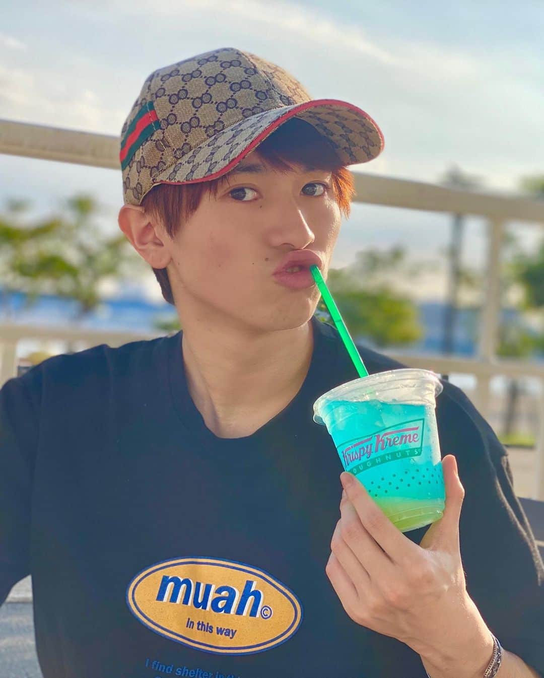 岡田鷹斗さんのインスタグラム写真 - (岡田鷹斗Instagram)「krispykreme🍩  ジェリー in ソーダ ブルー パイン レモネード🍹  #krispykremedoughnuts  #ジェリーinソーダハワイアンパイナップル」6月18日 19時33分 - okada_takato