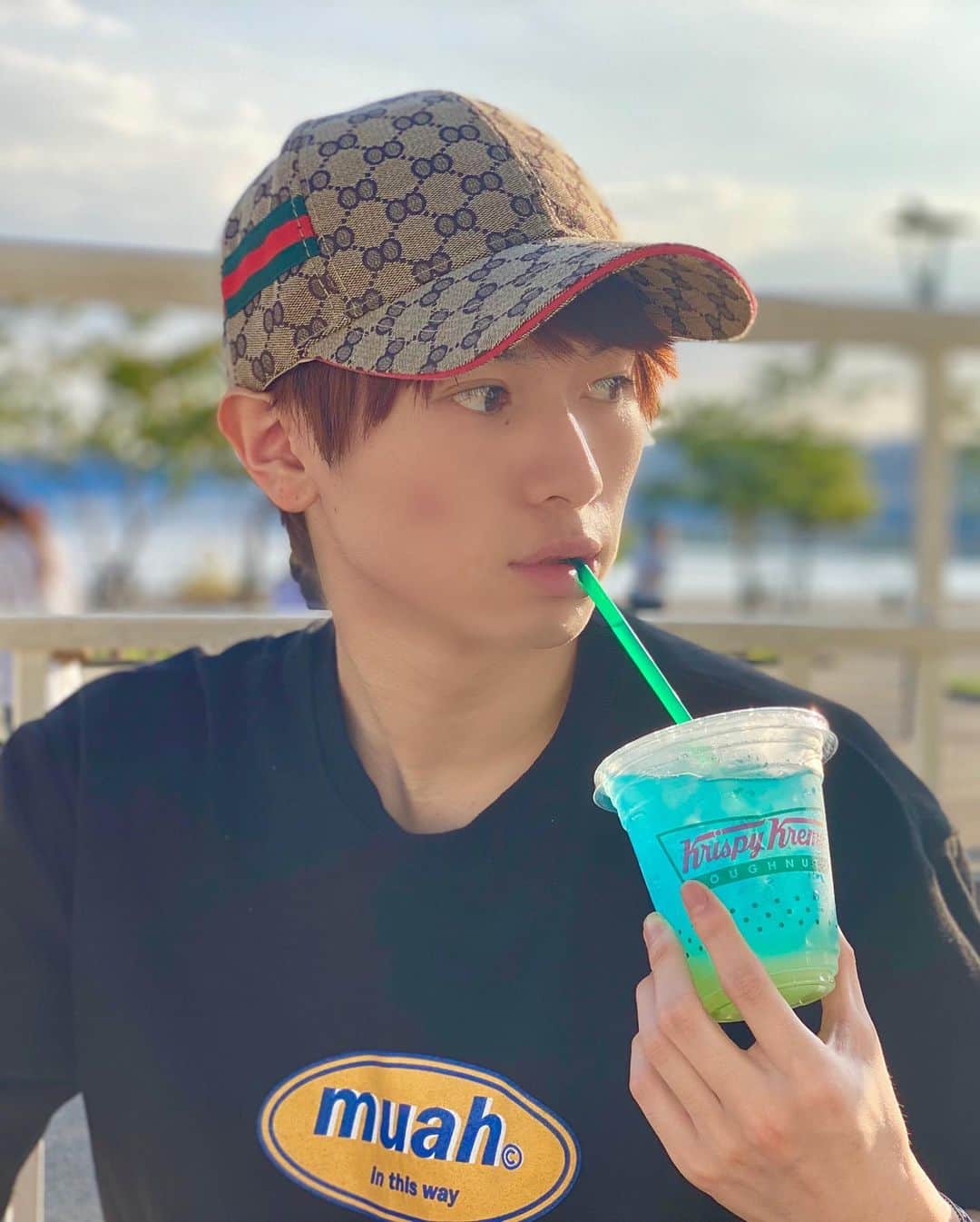 岡田鷹斗さんのインスタグラム写真 - (岡田鷹斗Instagram)「krispykreme🍩  ジェリー in ソーダ ブルー パイン レモネード🍹  #krispykremedoughnuts  #ジェリーinソーダハワイアンパイナップル」6月18日 19時33分 - okada_takato