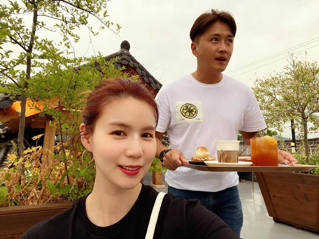 パク・シウンのインスタグラム：「오늘도 날위해 열일중인 허니~😘ㅋㅋ #고마웡👍💕 #근데우리살빼야하는뎅🙈」