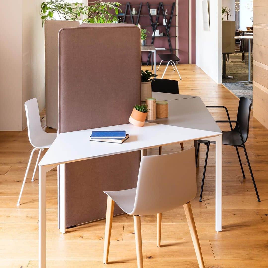 Cassina ixc. (カッシーナ・イクスシー) のインスタグラム