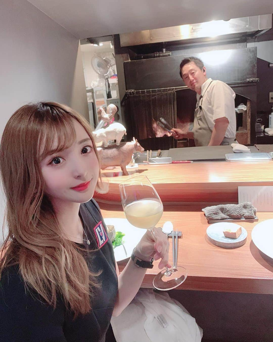 ゆうたむさんのインスタグラム写真 - (ゆうたむInstagram)「🍽🍽🍽 . . . . 緊急事態宣言あけ… 久しぶりにお外で食事行けるの嬉しいよねっっ☺️🍽 . . . . Tacuboシェフ 薪焼きがんばってる🍖🔥 . . 私が飲んでるのはお茶です😳 プレミアムな美味しいお茶が飲めるよ✨☺️ . . . #tacubo #代官山　#恵比寿 #イタリアン  #ゆうたむのグルメメモ📝」6月18日 19時34分 - yuutamu_non