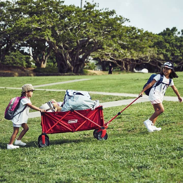 Coleman Japanのインスタグラム：「＼人気のアウトドアワゴン🌞／ ・ キャンプやピクニックなどでたっぷりと荷物を積み込んで運べる、便利な「アウトドアワゴン」。 ・ 豊富なカラーバリエーションと便利なアクセサリーや多様な使い方をご紹介。 ・ ▶︎コラム https://bit.ly/2UQHbTa ・ ━━━━━━━━━━━━━━━ #私のコールマン と #アウトドアワゴン を付けて、あなたの「アウトドアワゴン」の使い方やアイデアを教えて下さい😊 ・ 投稿して頂いた中から素敵な写真や動画は、コールマン公式SNSでご紹介させて頂きます♪ ━━━━━━━━━━━━━━━ ・ ・ ・ #灯そうColeman #灯そうコールマン #灯そう #Coleman #コールマン #Camp #キャンプ #Outdoor #アウトドア #アウトドアワゴン #picnic #ピクニック」