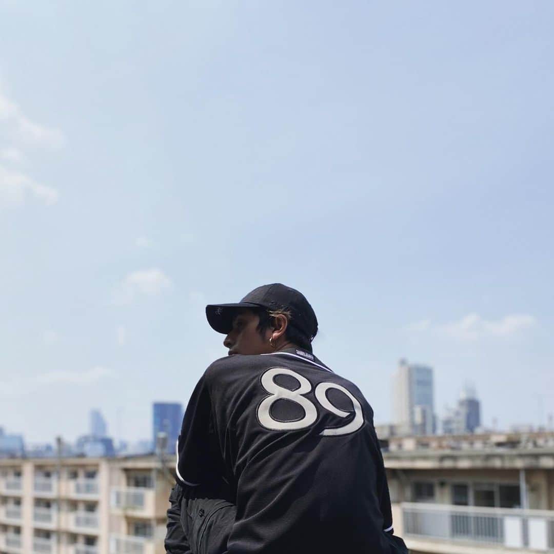 のインスタグラム：「some shots for the collab baseball jersey﻿ @dollynoire_japan × @majestic_japan」
