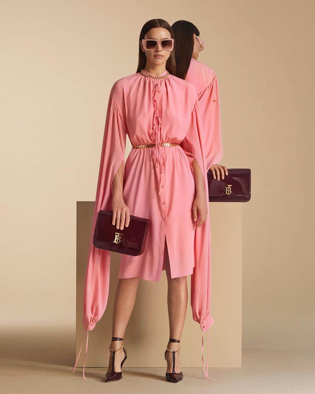 のインスタグラム：「#IrinaShayk in the new #BurberryPreAW20 campaign – captured by #DankoSteiner .  Styled in a bubblegum pink silk crepe de chine dress in exaggerated proportions, Irina carries the new patent leather TB Bag and wears our B Motif sunglasses . #TheTBbag #Burberry」