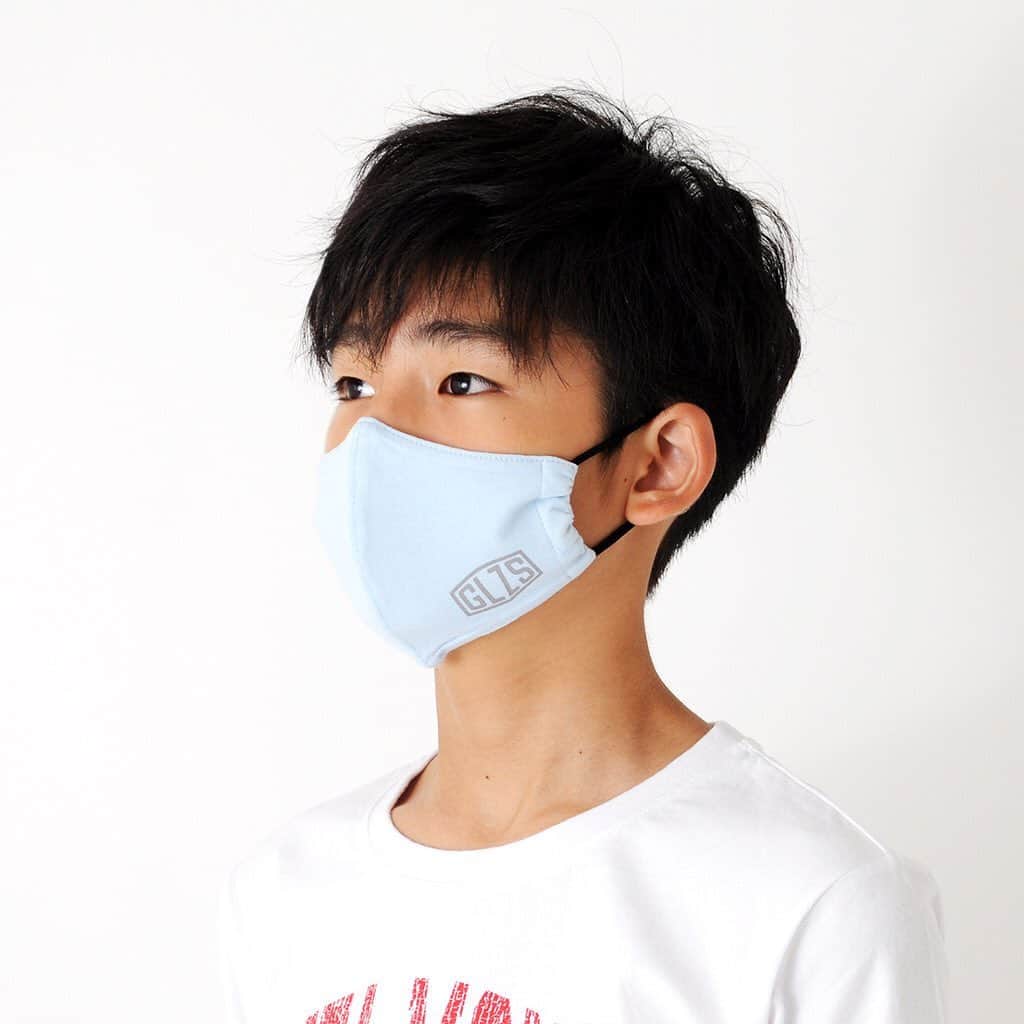 GLAZOSさんのインスタグラム写真 - (GLAZOSInstagram)「. GLAZOS Summer original items . #GLAZOS の夏アイテム 冷感マスク、入荷しております◎ . オリジナルロゴ入りのシンプルな3色展開です。 接触冷感素材で、口元ひんやり . 792円（税込）です♪ . ぜひチェックしてみてください～ . #boy #kids #fashion #summer #小学生 #中学生 #wear #男の子 #ボーイズファッション #コーデ #プチプラ #mask #マスク #接触冷感 #cool #3cs #通学コーデ」6月18日 20時27分 - glazos_official