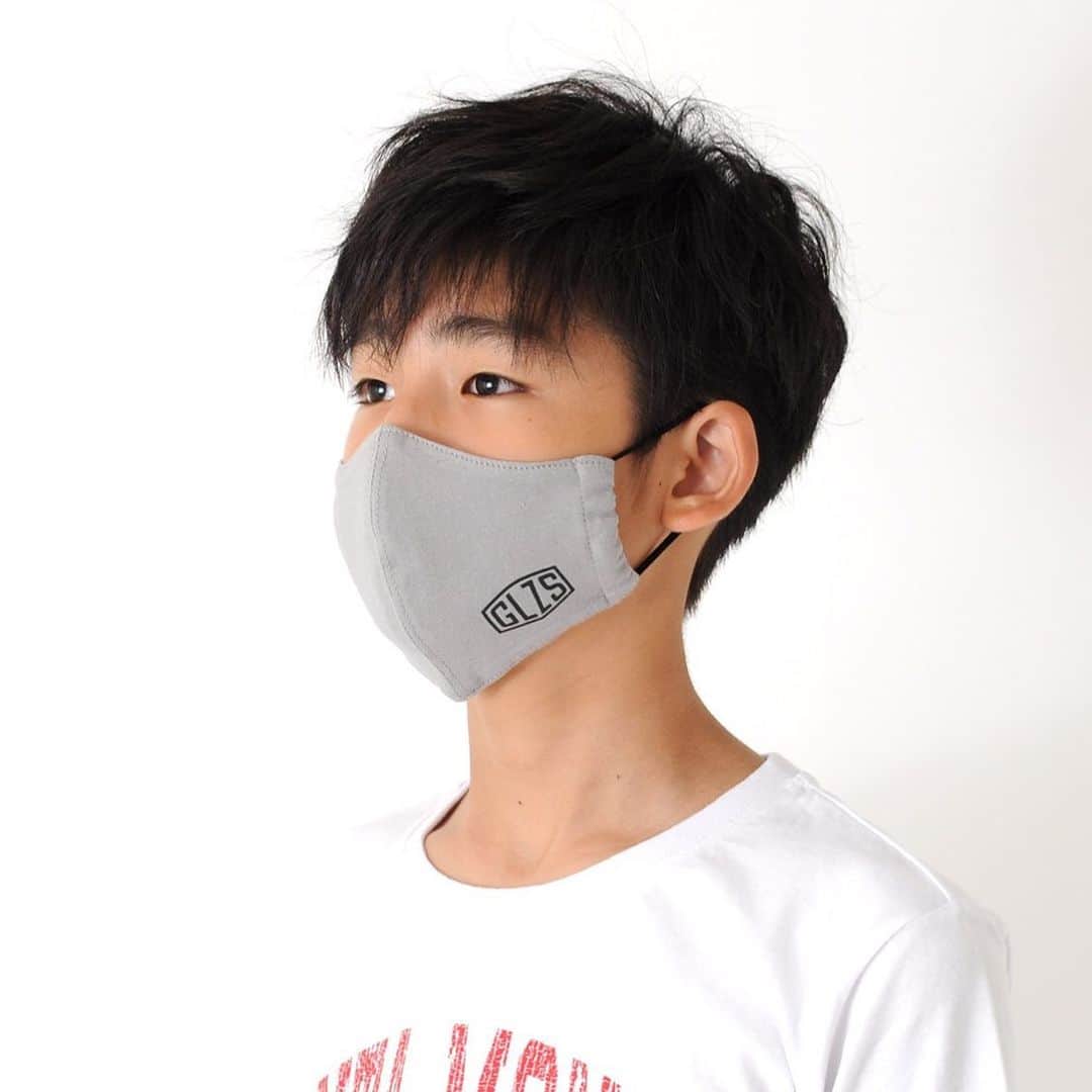 GLAZOSさんのインスタグラム写真 - (GLAZOSInstagram)「. GLAZOS Summer original items . #GLAZOS の夏アイテム 冷感マスク、入荷しております◎ . オリジナルロゴ入りのシンプルな3色展開です。 接触冷感素材で、口元ひんやり . 792円（税込）です♪ . ぜひチェックしてみてください～ . #boy #kids #fashion #summer #小学生 #中学生 #wear #男の子 #ボーイズファッション #コーデ #プチプラ #mask #マスク #接触冷感 #cool #3cs #通学コーデ」6月18日 20時27分 - glazos_official